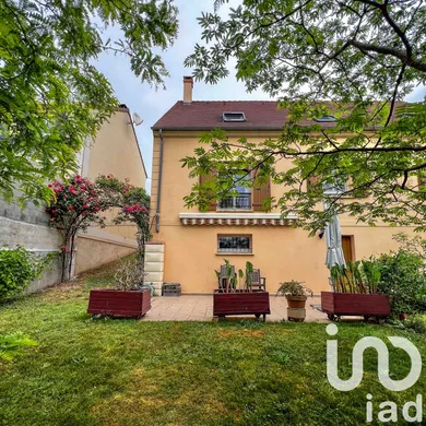 House at Limay (78520)