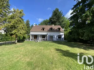 Traditional house at Noisy-sur-École (77123)