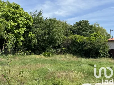 Terrain à bâtir à Saint-Laurent-Médoc (33112)