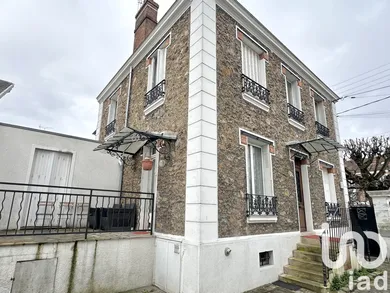 Building at Corbeil-Essonnes (91100)
