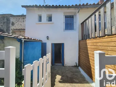 Building in Le Champ-Saint-Père (85540)