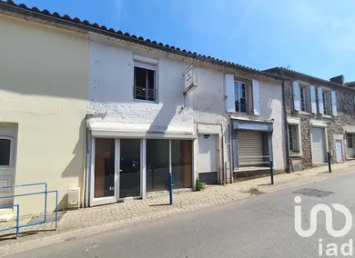 Building in Le Champ-Saint-Père (85540)