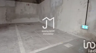 Parking à Paris (75015)