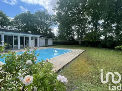 House at Saint-Jean-d'Illac (33127)