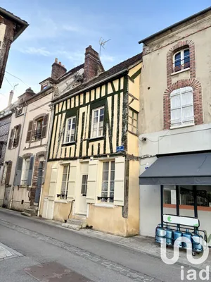 Maison de ville à Saint-Julien-du-Sault (89330)