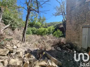 Parking à Villesèque-des-Corbières (11360)