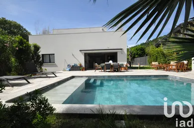 Architectural house at Floirac (33270)