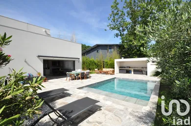 Architectural house at Floirac (33270)