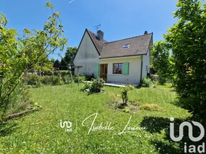 Traditional house at Auteuil Le Roi (78770)