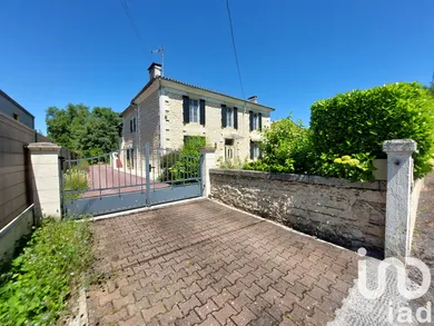Traditional house at PINEUILH (33220)