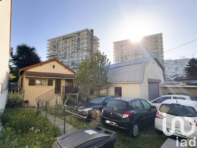 Building at Maisons-Alfort (94700)