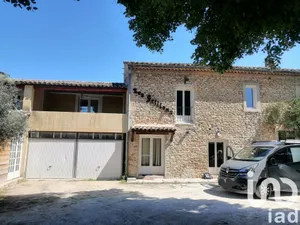 Apartment at Cabrières-d'Avignon (84220)