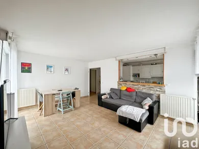 Apartment at Sainte-Geneviève-des-Bois (91700)