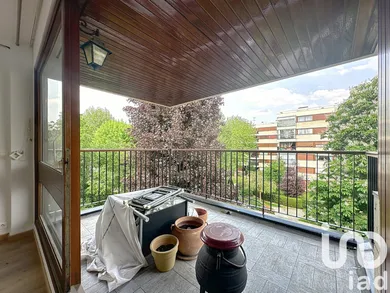 Apartment at Le Chesnay (78150)