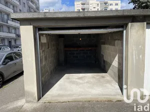 Parking at Grenoble (38100)