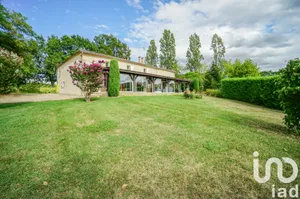 Mansion at Sainte-Gemme (33580)