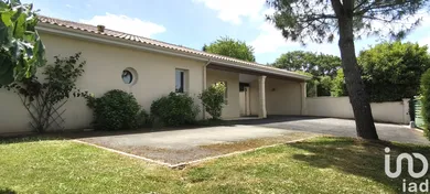 Architectural house at Chevanceaux (17210)