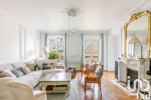 Apartment at Versailles (78000)