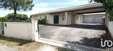 Architectural house at Chevanceaux (17210)