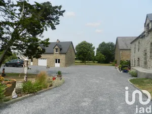 House at commer (53470)