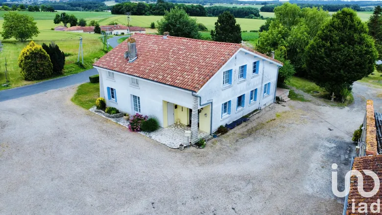 Maison 9 pièces 255 m² · à Berneuil · 255 m² · 199 000 €