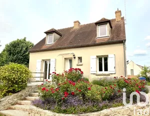 Traditional house at Le Meux (60880)