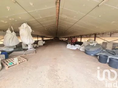 Farm land at Chantonnay (85110)