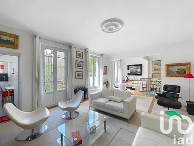 Apartment at Saint-Mandé (94160)