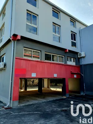 Building at Saint-Pierre (97410)