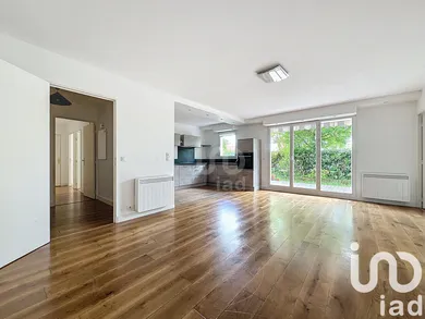 Apartment at Nanterre (92000)