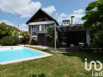 Architectural house in Sainte-Geneviève-des-Bois (91700)