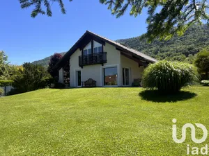 Architectural house at Saint-Maximin (38530)