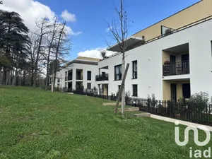 Apartment at Saint-Cyr-au-Mont-d'Or (69450)