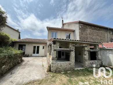 Village house at Terres-de-Haute-Charente (16270)