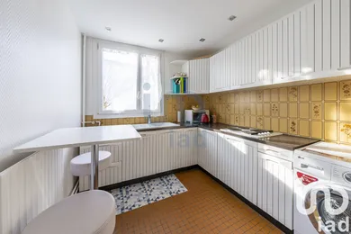 Apartment in Chevilly-Larue (94550)
