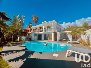 House at Saint-Denis (97490)