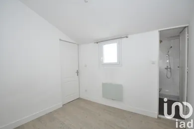 Apartment in Bordeaux (33800)