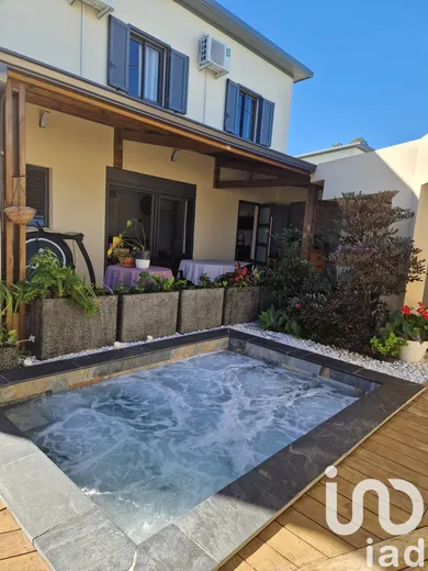 House at Saint-Pierre (97410)