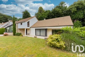 Architectural house at Conches-sur-Gondoire (77600)