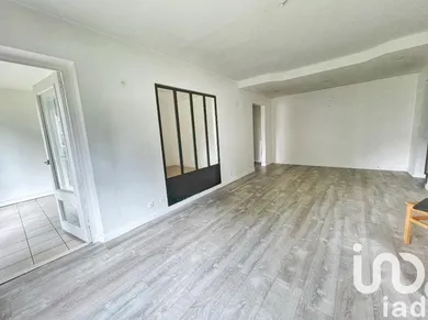 Apartment in Écully (69130)