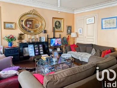 Apartment in Paris (75017)