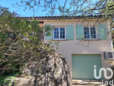 Traditional house at Salavas (07150)