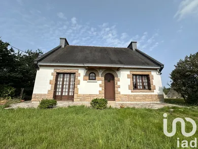 Traditional house at Plounévez-Moëdec (22810)