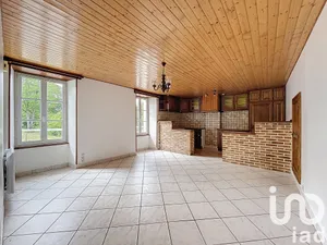 Apartment in Saint-Maixent-de-Beugné (79160)