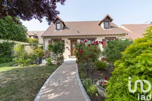 Traditional house at Freneuse (78840)
