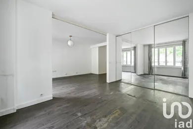 Apartment in Paris (75007)