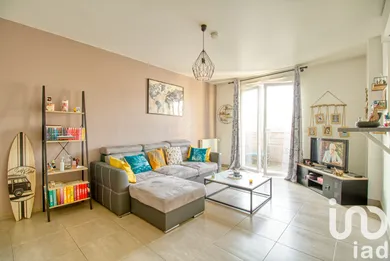 Apartment at Saint-Thibault-des-Vignes (77400)