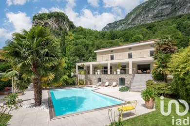 Architectural house in Fontanil-Cornillon (38120)