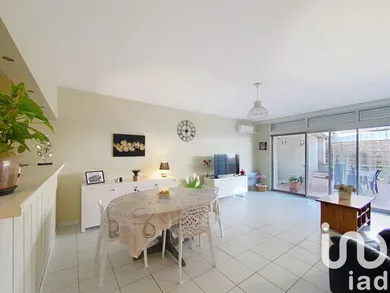 Apartment in Grenade (31330)
