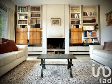 Architectural house at Saran (45770)